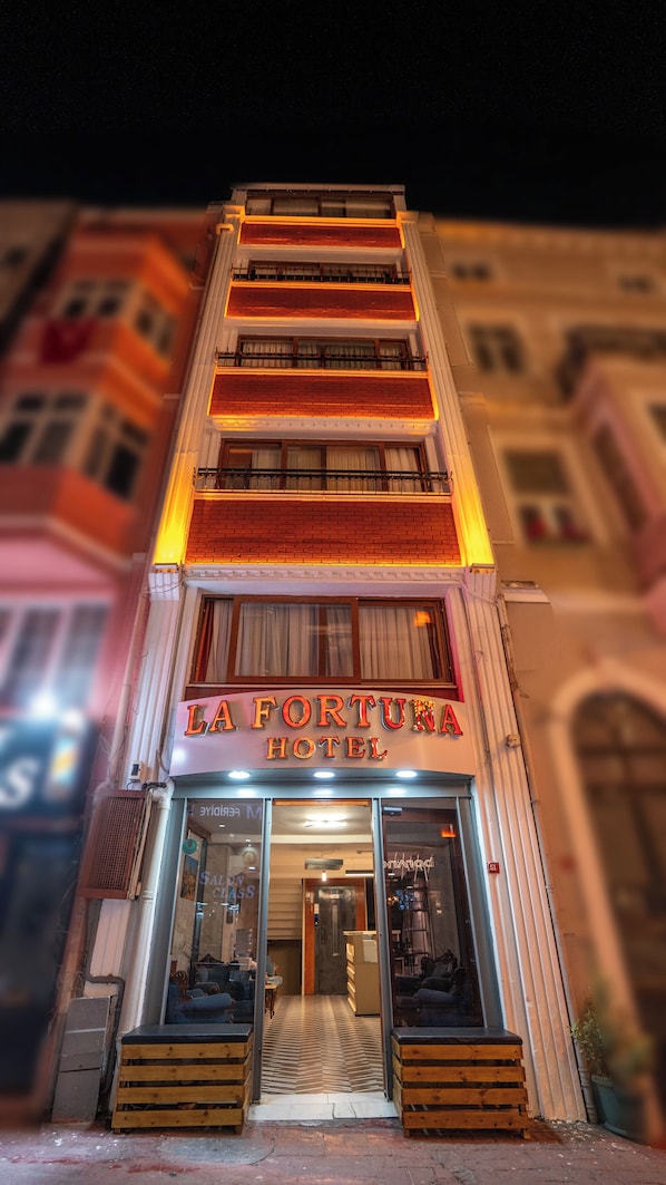 Façana frontal de l'allotjament