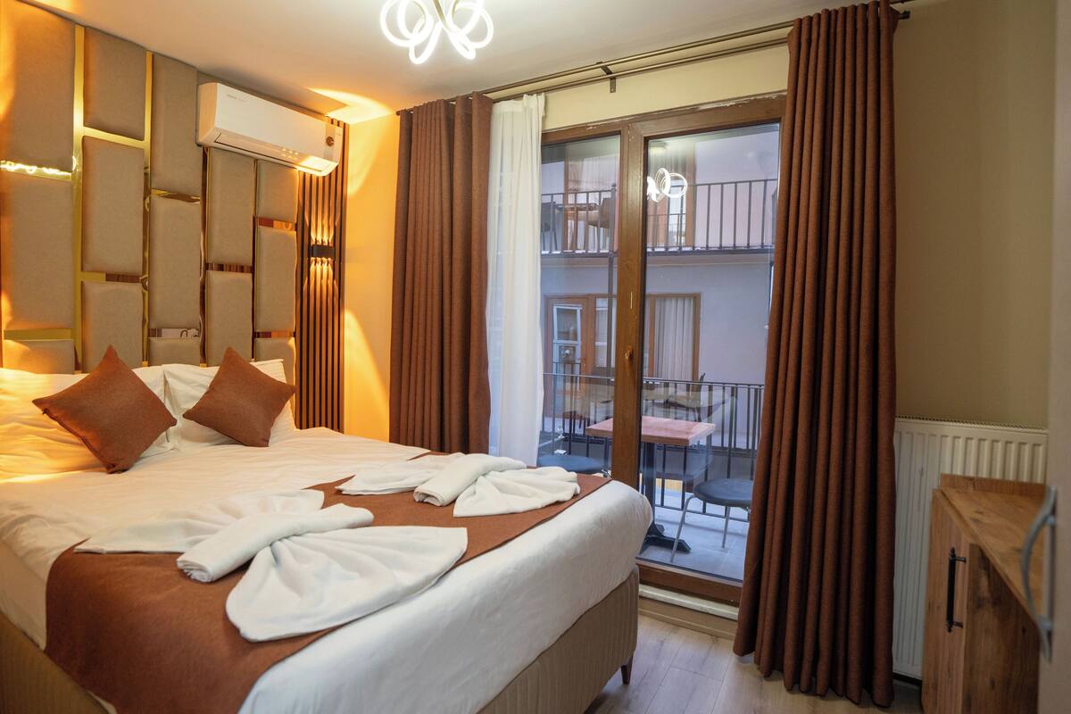 Egyptian cotton sheets, premium bedding, Select Comfort beds, minibar