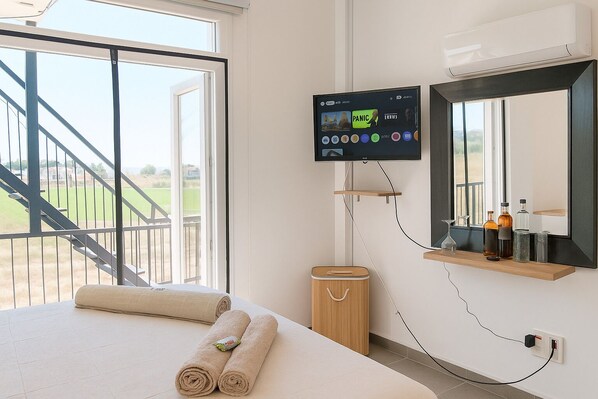 1 chambre, bureau, fer et planche à repasser, Wi-Fi gratuit