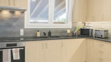 Frigorífic, microones, forn i placa de cuina