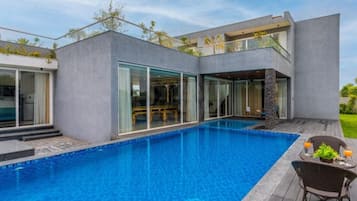 2 udendørs pools