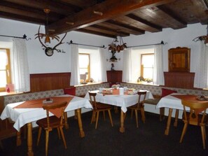 Dining - Vacation apartment no. 1, 1-4 persons, 65 sqm, balcony, 2 bedrooms (Ramsau)