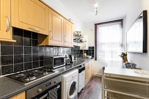 Quarto casal básico | Cozinha privada