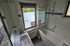 Shower - Modern Beach Retreat – Sauna (Breskens)