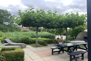 Outdoor dining - Spacious Bungalow near Water (Breskens)
