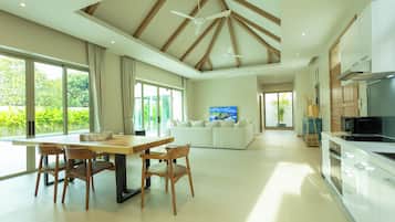 Villa familiar, para no fumadores, patio | Área de sala de estar