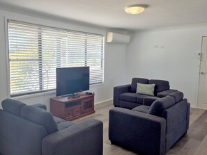 Standard 3 Bedroom House - Not Pet Friendly | Wohnbereich