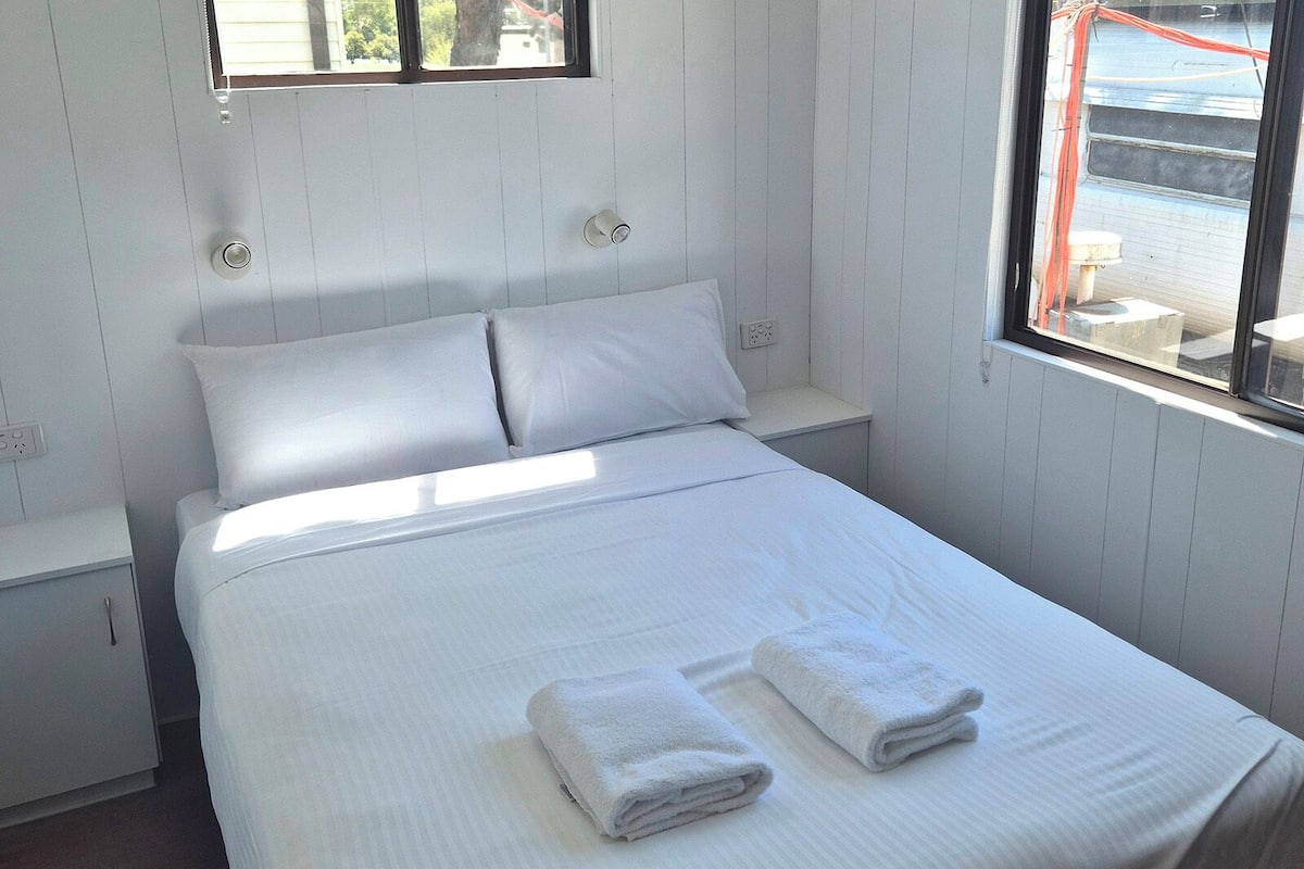 Economy Studio - Not Pet Friendly | Free WiFi, bed sheets