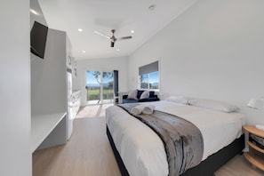 Deluxe Studio - Not Pet Friendly