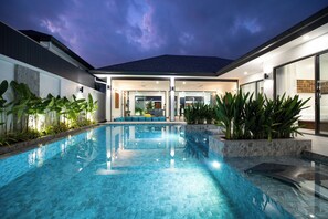 Pool - Villa Moana - Superb new 3 bedroom villa with pool in Rawai, Naiharn (Mueang Phuket)