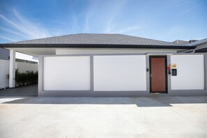 Exterior - Villa Moana - Superb new 3 bedroom villa with pool in Rawai, Naiharn (Mueang Phuket)