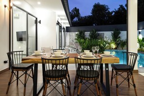 Outdoor dining - Villa Moana - Superb new 3 bedroom villa with pool in Rawai, Naiharn (Mueang Phuket)