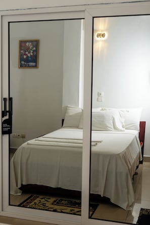 Desk, soundproofing, free WiFi - New Hotel Sossa (Cotonou)