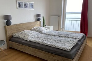 4 bedrooms, iron/ironing board, free WiFi