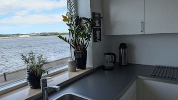 雪櫃、微波爐、焗爐、爐具