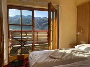Quarto casal conforto, vista para o jardim | Wi-Fi de cortesia
