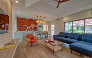 Basic Villa 1 Bedroom | Wohnbereich | 55-Zoll-Smart-TV mit Digitalempfang