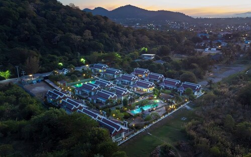 Thirty Degrees in February, Khao Tao, Hua Hin