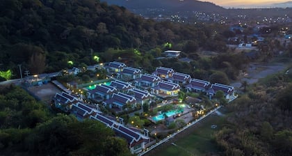 Thirty Degrees in February, Khao Tao, Hua Hin