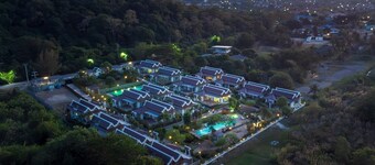 Thirty Degrees in February, Khao Tao, Hua Hin