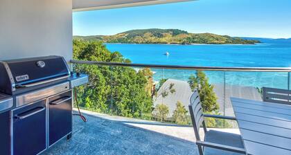 Waves 8 - Hamilton Island