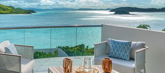 Waves 8 - Hamilton Island 