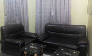 Executive Suite | Living area - De Milton Hotel and Suites (Uyo)