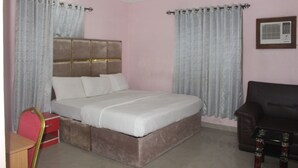 Executive Suite | 1 bedroom, desk - De Milton Hotel and Suites (Uyo)