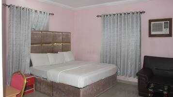 Executive Suite | 1 bedroom, desk