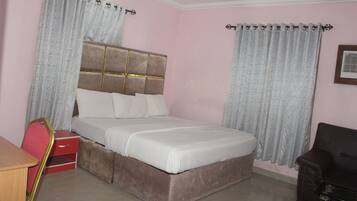 Executive Suite | 1 bedroom, desk