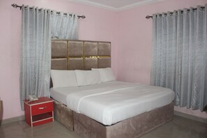 1 habitación y escritorio 