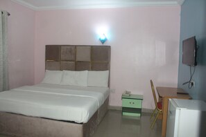 Executive Suite | 1 bedroom, desk