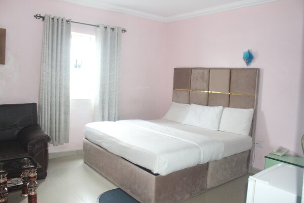 Executive Suite | 1 bedroom, desk - De Milton Hotel and Suites (Uyo)