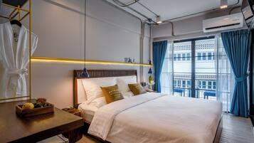 Premium bedding, in-room safe, desk, laptop workspace