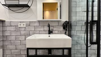 Quarto solteiro luxo, acessível, suíte | Banheiro