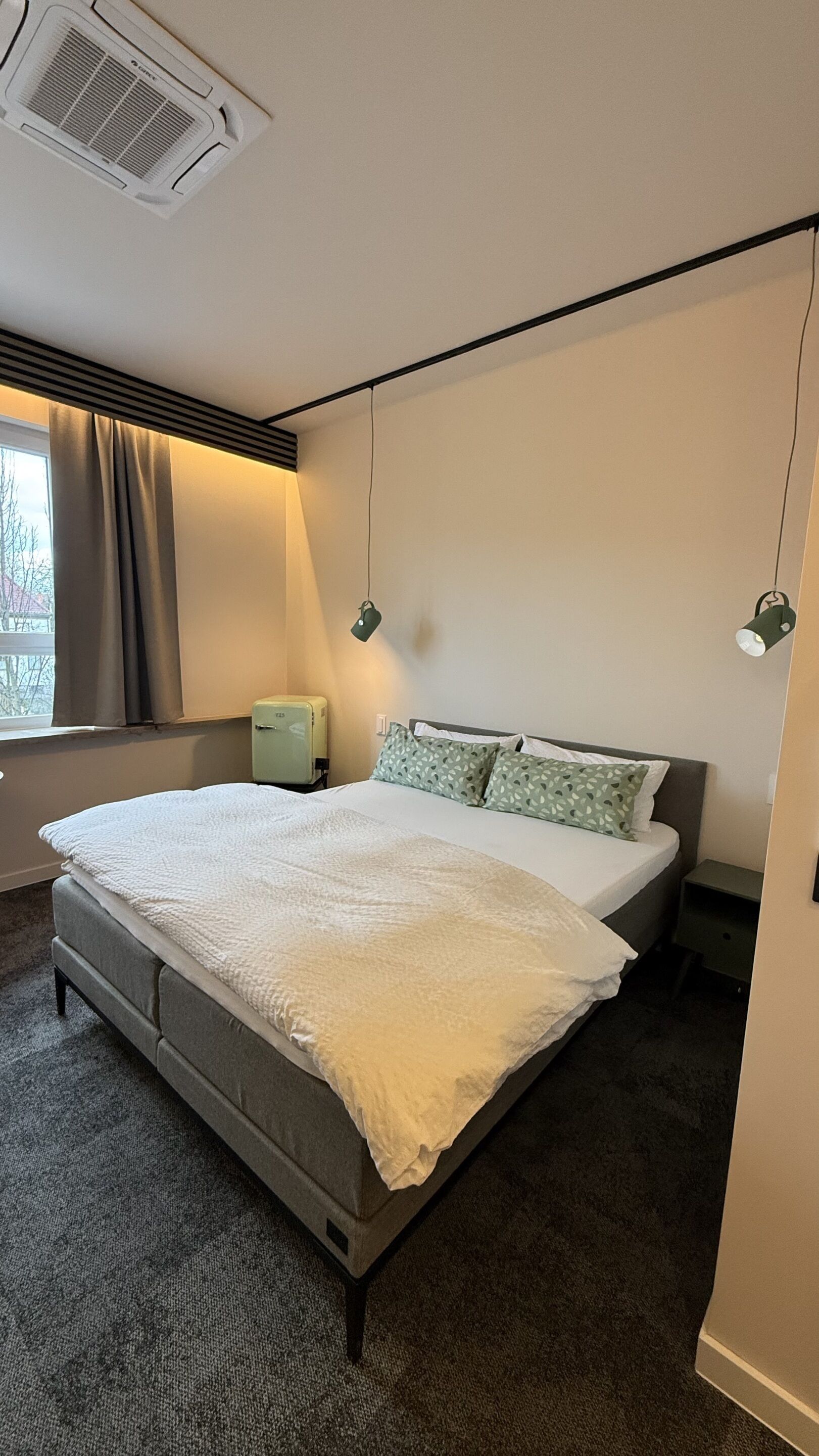 Habitación doble superior, baño en la habitación, vista al jardín | Decoración personalizada, muebles diferentes y wifi gratis 