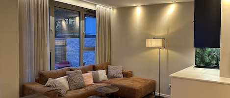 Chambre Double Deluxe, accessible aux personnes à mobilité réduite, salle de bains attenante | Bar lounge