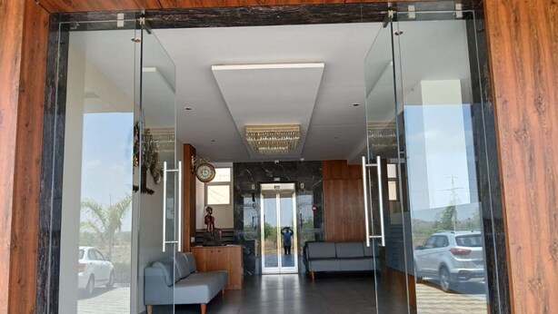 Unclassified image, 1 of 7, button - Hotel The Divine Inn (Garudeshwar)