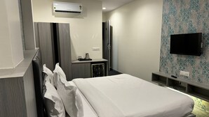 Unclassified image, 2 of 7, button - Hotel The Divine Inn (Garudeshwar)