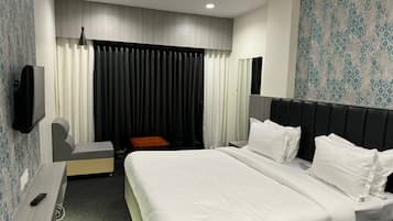 Deluxe Double Room, City View | Laptop workspace, free WiFi