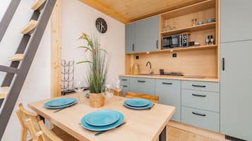 Apartament (334) | Dapur peribadi | Peti sejuk, dapur, cerek elektrik