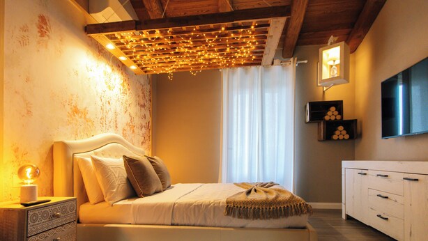 Habitación cuádruple Deluxe, vistas al lago | Minibar, escritorio, sistema de insonorización y wifi gratis