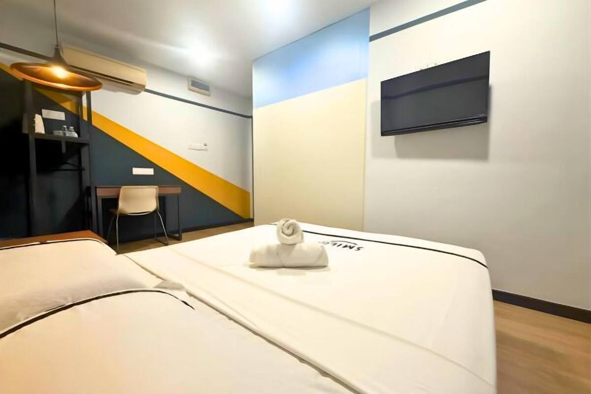 Safe på rommet, skrivebord, strykejern/-brett og wi-fi (inkludert)