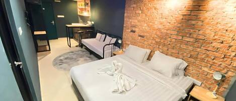 Studio | In-room safe, desk, iron/ironing board, free WiFi