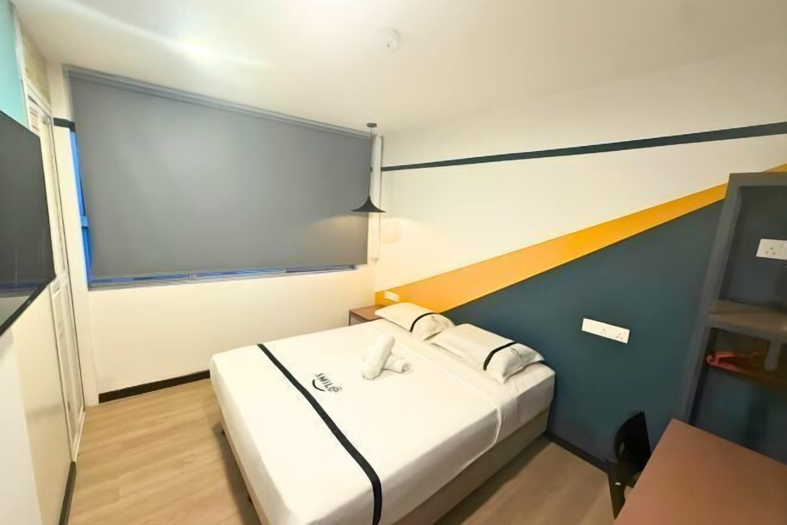 Safe på rommet, skrivebord, strykejern/-brett og wi-fi (inkludert)