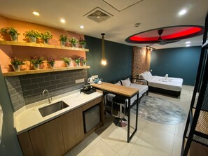 Studio | In-room safe, desk, iron/ironing board, free WiFi - SMILE HOTEL CHOW KIT PWTC (Kuala Lumpur)