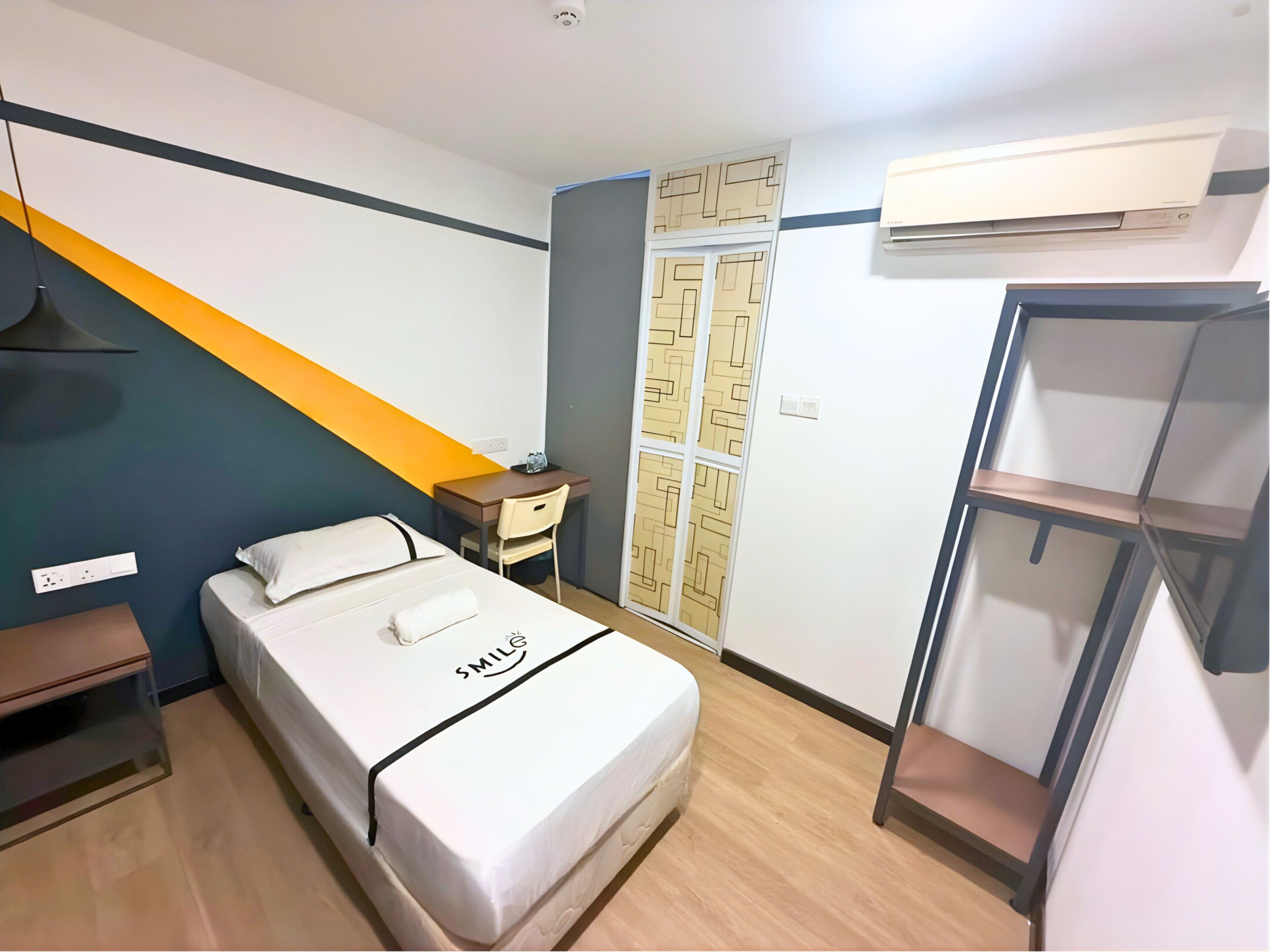 Single Room | In-room safe, desk, iron/ironing board, free WiFi