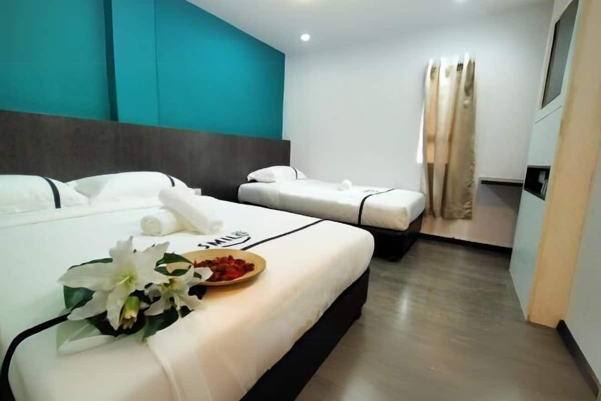 Desk, soundproofing, iron/ironing board, free WiFi