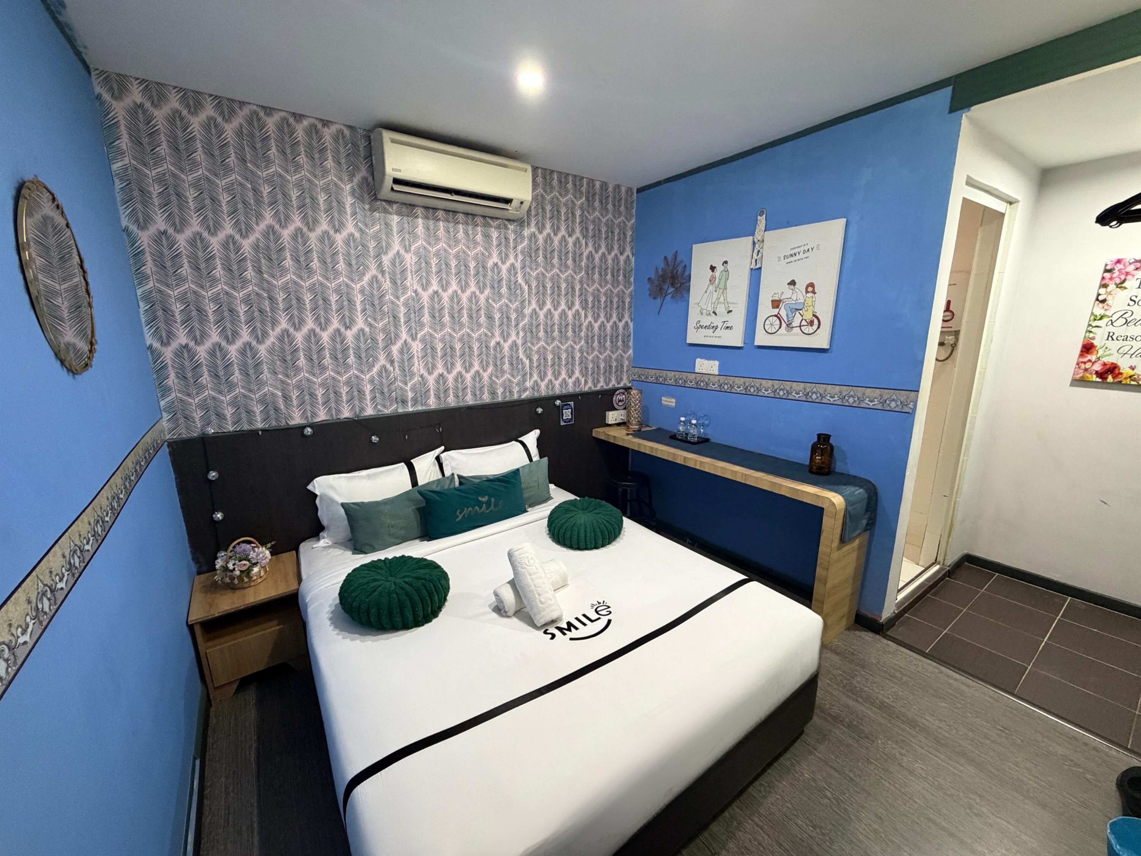 Desk, soundproofing, iron/ironing board, free WiFi