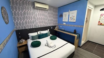 Desk, soundproofing, iron/ironing board, free WiFi